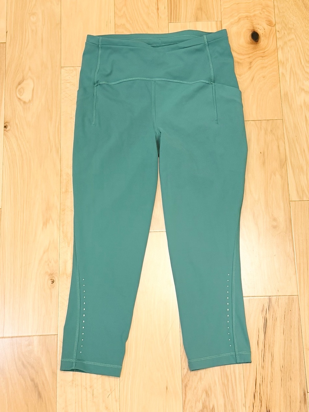 LIKE NEW Lululemon Women’s Swift Speed High-Rise Crop Tights 21” - Picture 5 of 8